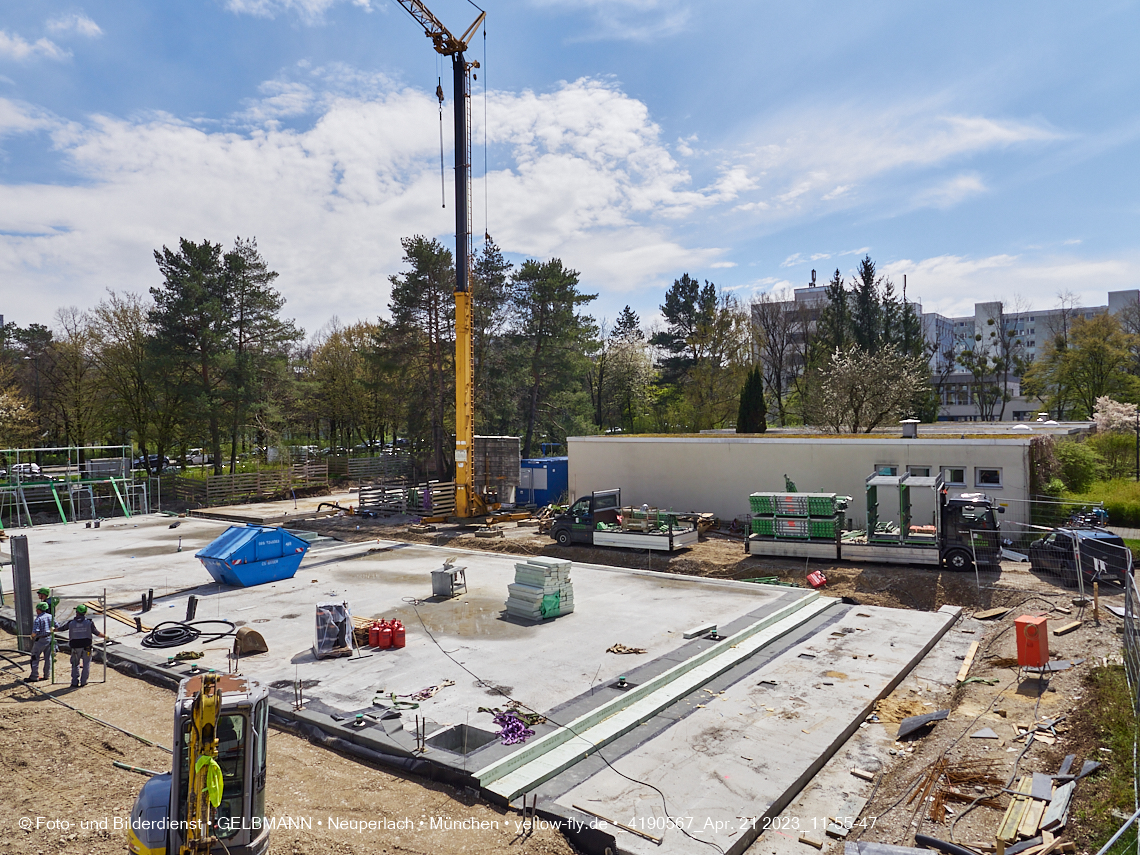 21.04.2023 - Luft- und Ebenenfotos vom Haus für Kinder in der Quiddestraße in Neuperlach